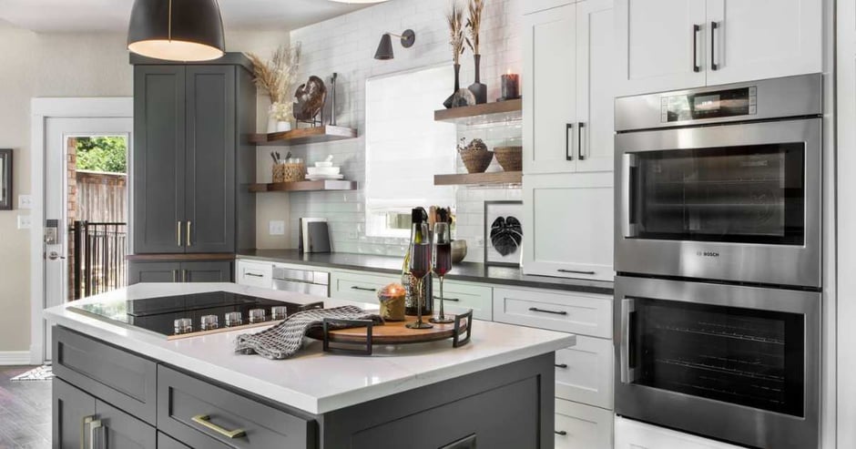 Kitchen remodel with island stovetop, in-cabinet oven - Medford Design-Build Arlington, TX