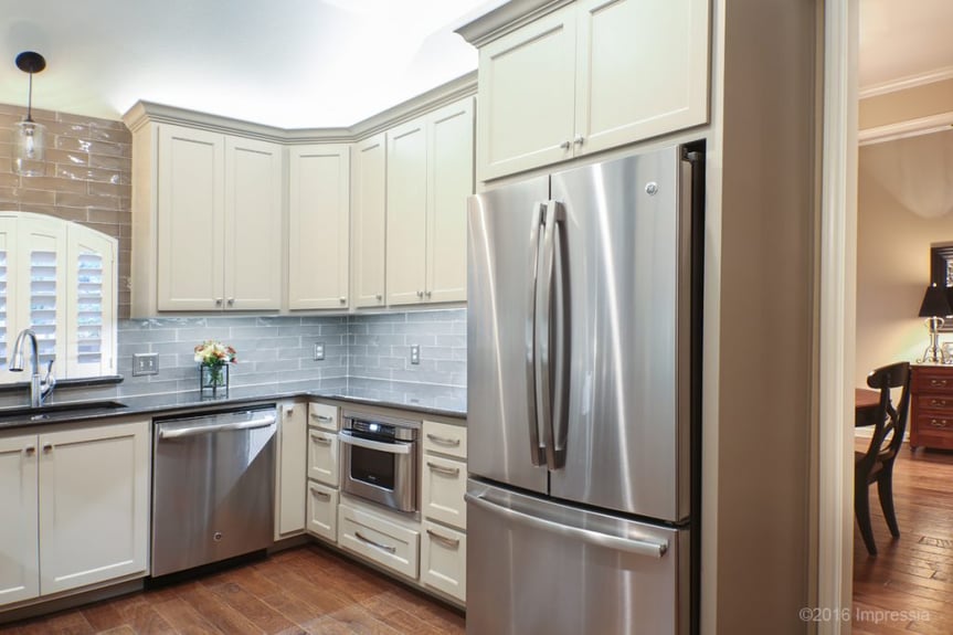 Outdated Kitchen Gets a Modern Makeover