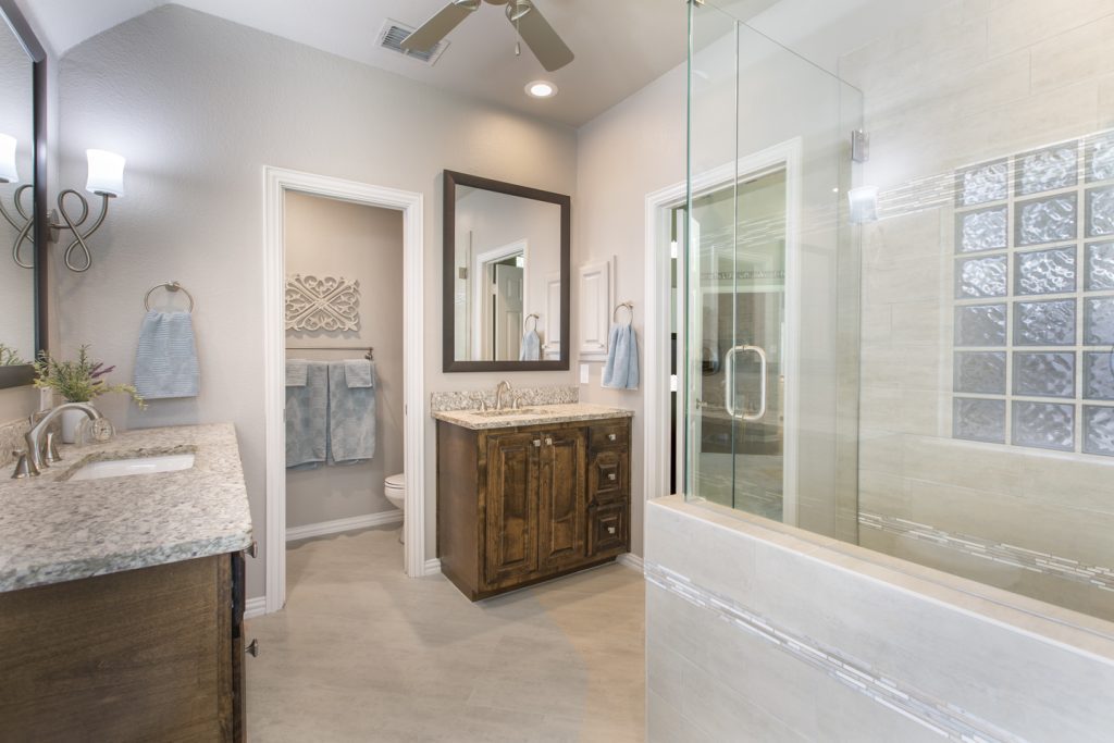 A Master Bathroom Stuck in ’92 Gets a 2017 Refresh