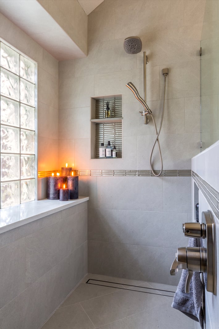 A Curbless Shower Transforms a 1997 Master Bath
