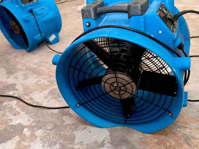 RX-istock-15819371_drying-basement-floor-fans-mold-mildew-crop_s4x3_jpg_rend_hgtvcom_1280_960