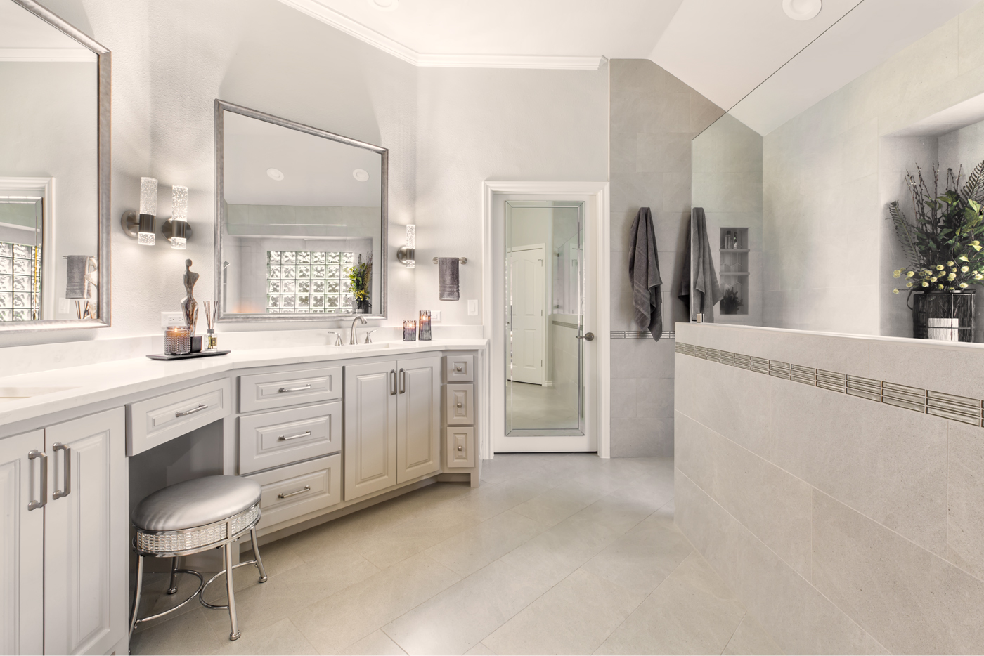 A Curbless Shower Transforms a 1997 Master Bath