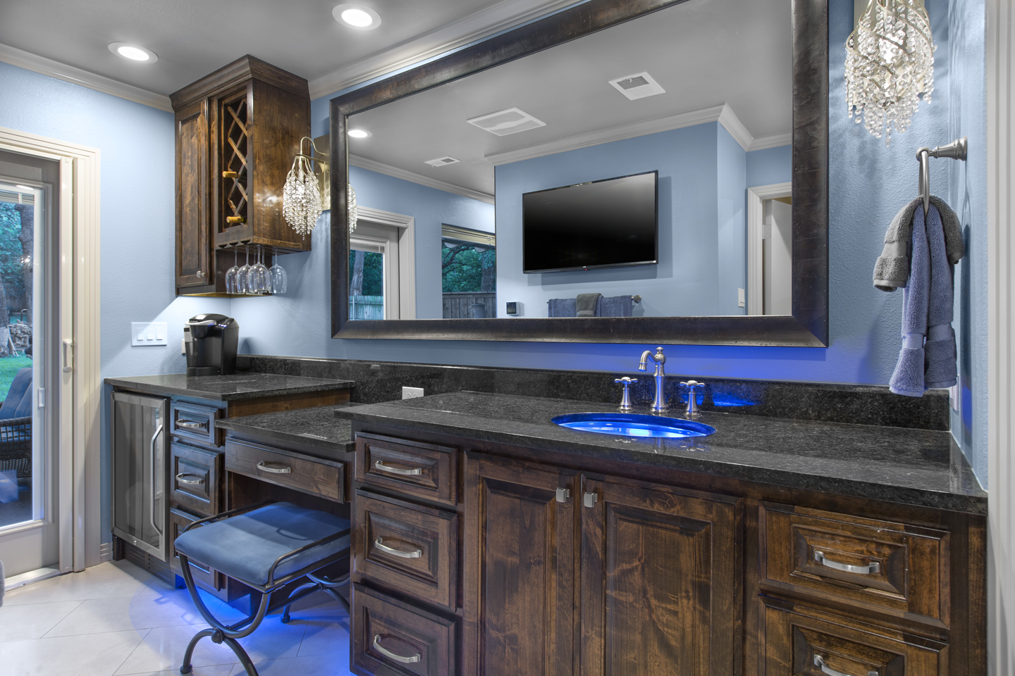 A Luxurious Indoor-Outdoor Master Bathroom Addition A Luxurious Indoor-Outdoor Master Bathroom Addition
