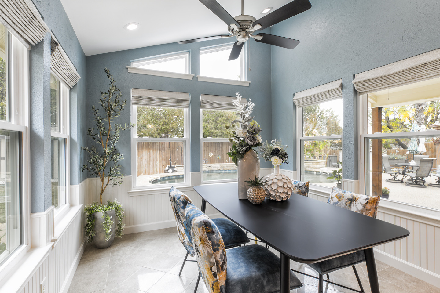 A Sunroom Addition + Patio Cover in North Richland Hills, TX: Medford Design-Build A Sunroom Addition + Patio Cover in North Richland Hills, TX: Medford Design-Build