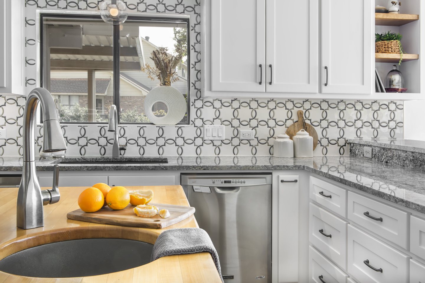 A Serene Lakeside Kitchen in Arlington, TX: Medford Remodeling A Serene Lakeside Kitchen in Arlington, TX: Medford Remodeling