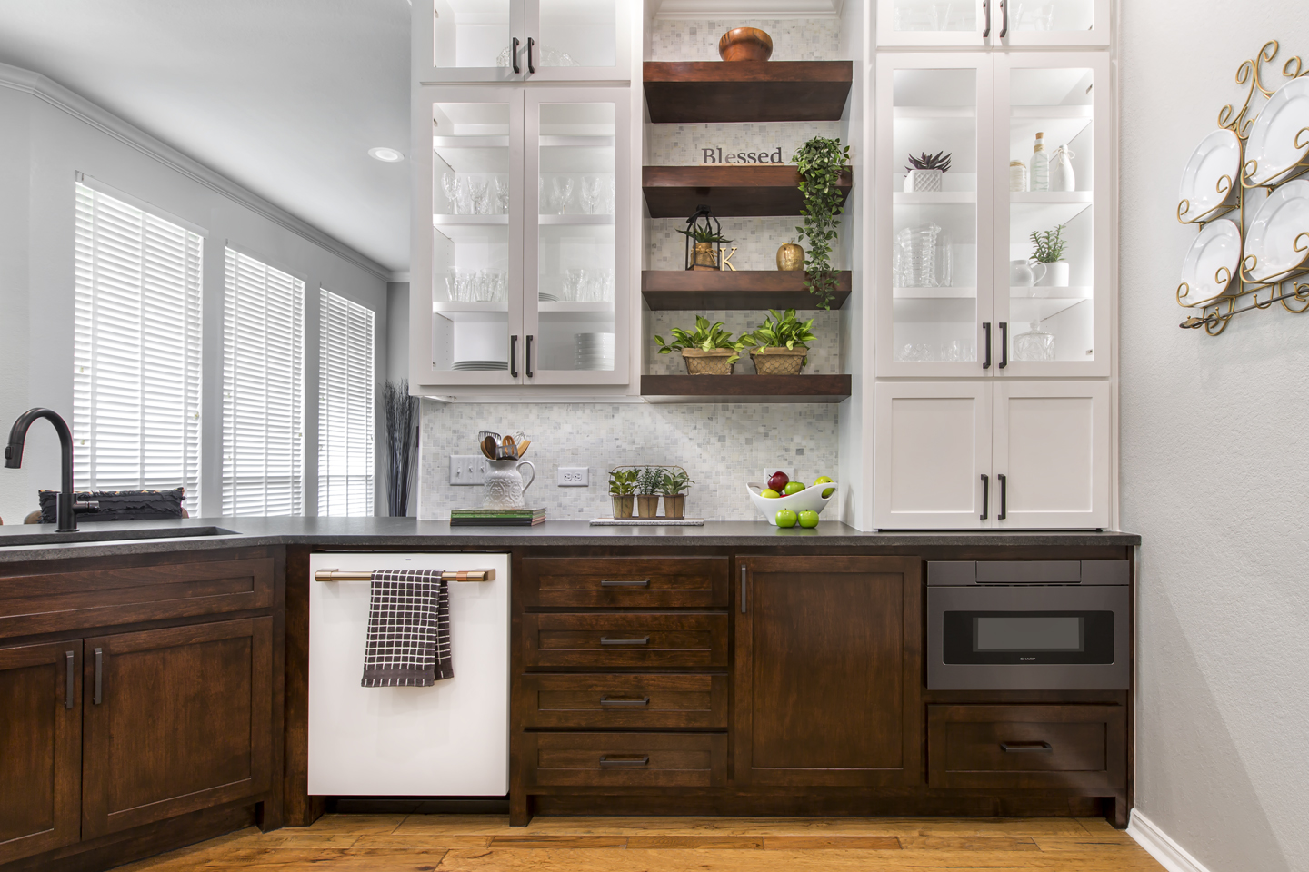 A 1990’s Kitchen Gets a Modern Refresh A 1990’s Kitchen Gets a Modern Refresh