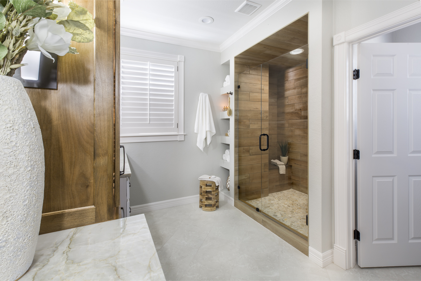 A Tired Master Bathroom Becomes a Relaxing Retreat