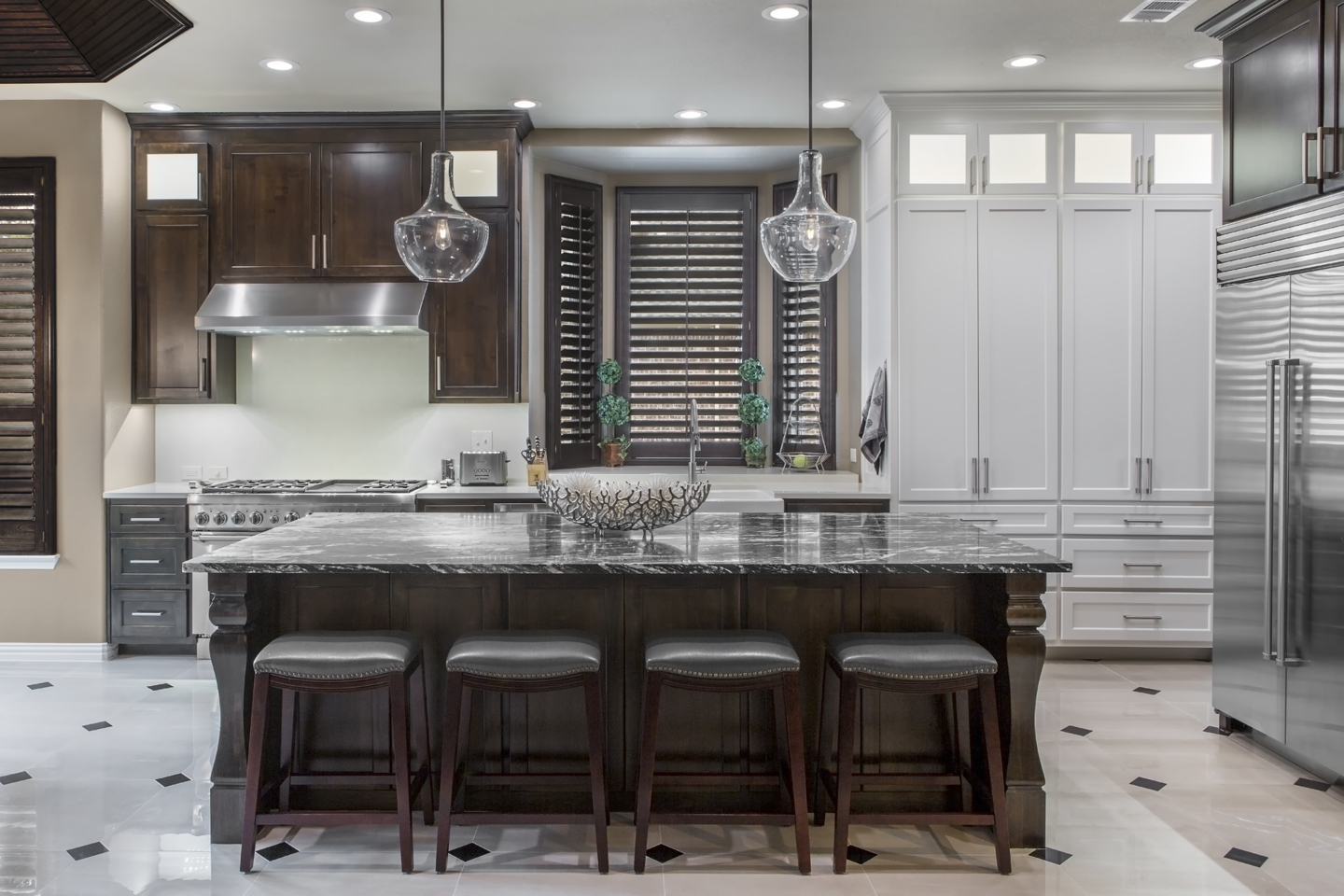 A 90’s Kitchen Gets a Sleek Transformation