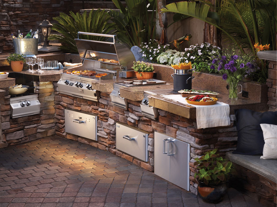 SUMMERTIME Means Outdoor Entertaining! Our July 2016 Newsletter