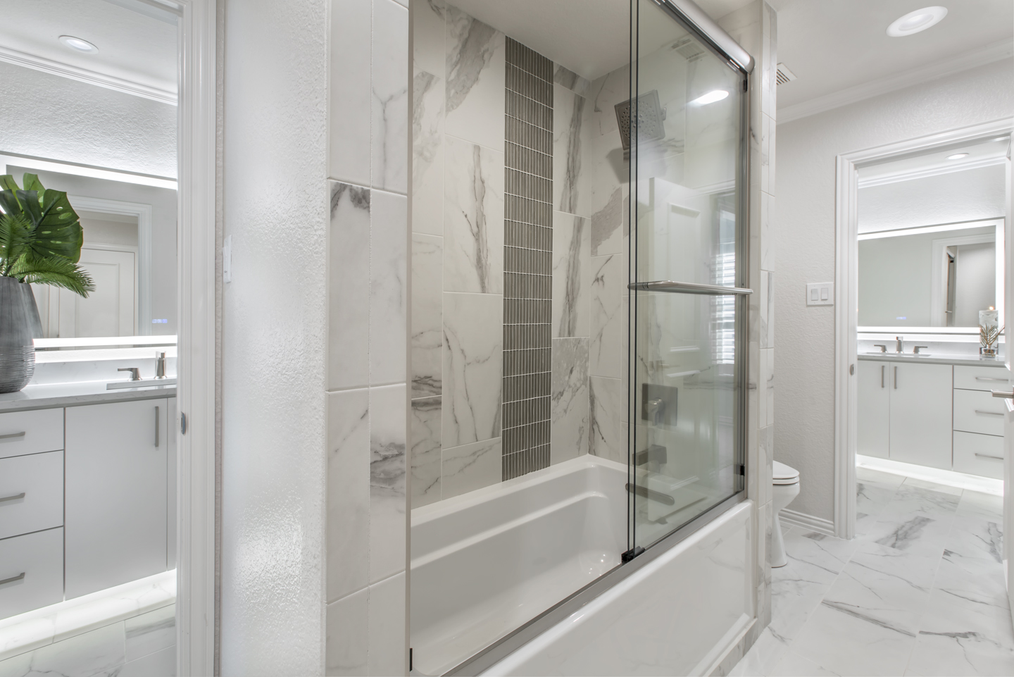A Modern Jack & Jill Bathroom Refresh in Southlake: Medford Remodeling A Modern Jack & Jill Bathroom Refresh in Southlake: Medford Remodeling