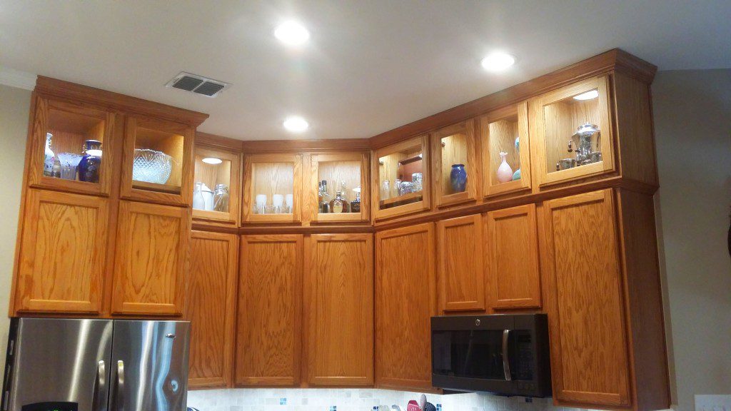 A Stylish Cabinet Installation Transforms a Dated Kitchen