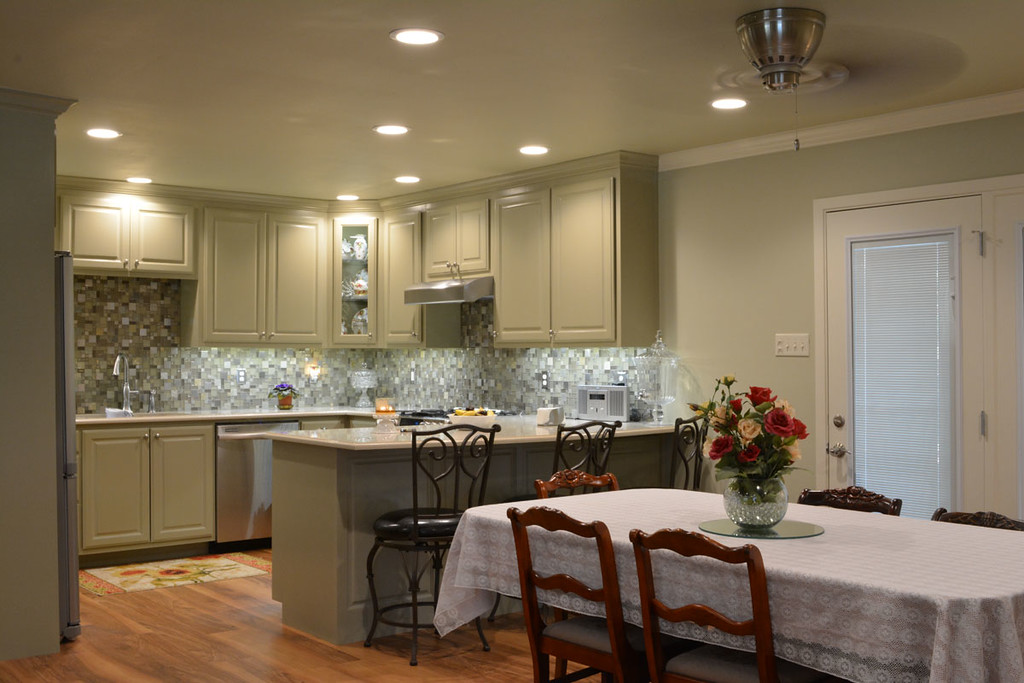 family room off kitchen