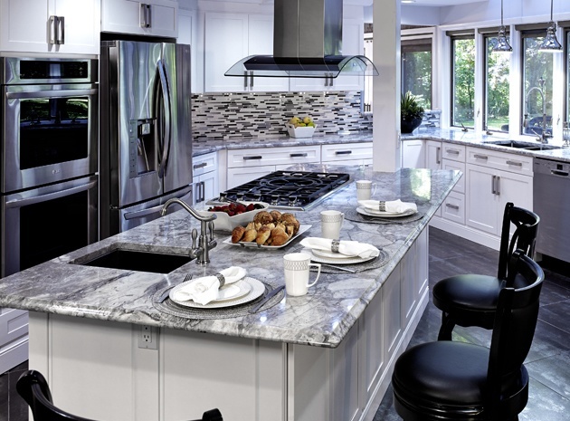 4 Things to Consider Before Including an Island in your Kitchen Remodel