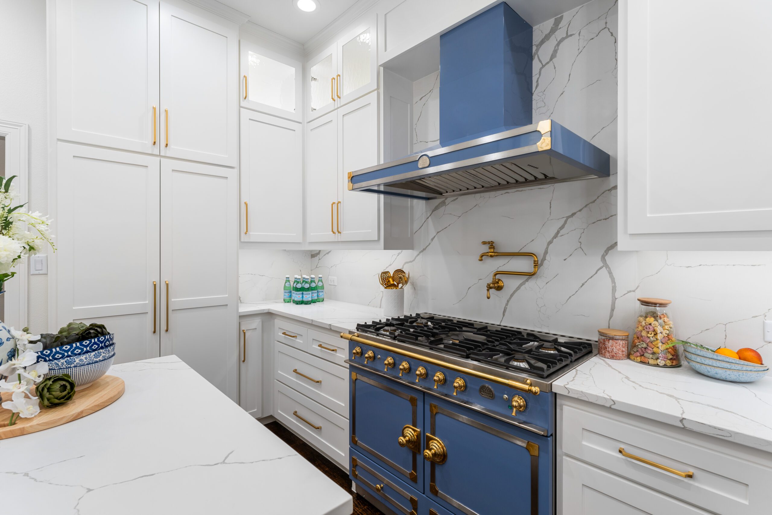 Kitchen cabinets in Sherwin Williams Greek Villa paint